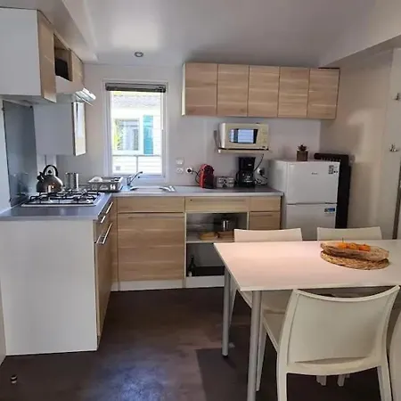 Confortable A Avec Piscine Partagee Holiday home Aureilhan (Landes)