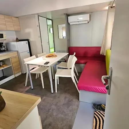 Confortable A Avec Piscine Partagee * Aureilhan (Landes)
